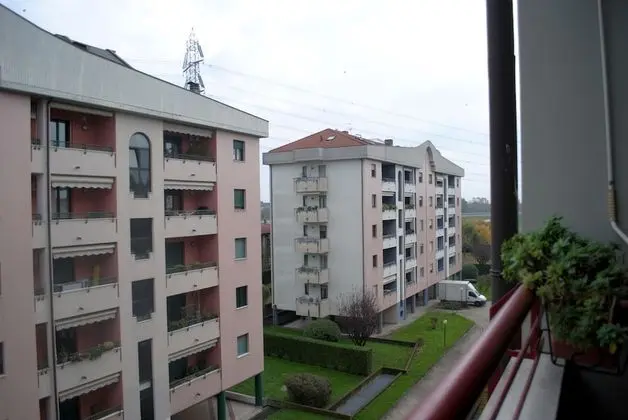 Metropolitan Expo Flat 2