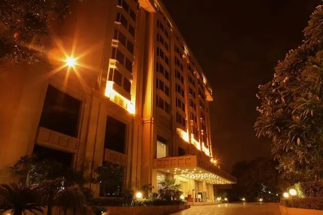 The Metropolitan Hotel and Spa New Delhi - Dış Mekan