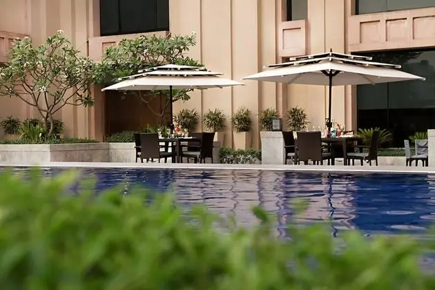 The Metropolitan Hotel and Spa New Delhi - Havuz