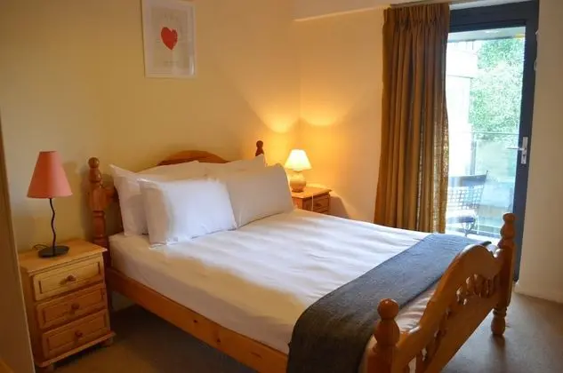 MetroStays - Riverside Apartment - Oda