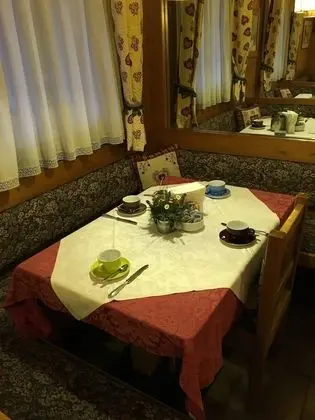 Hotel Meublé Villa Neve - Yerinde Yemek
