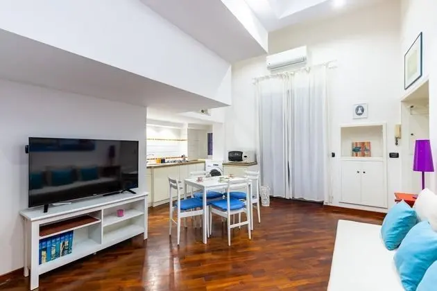 Mezzanine Studio in Mergellina by Wonderful Italy