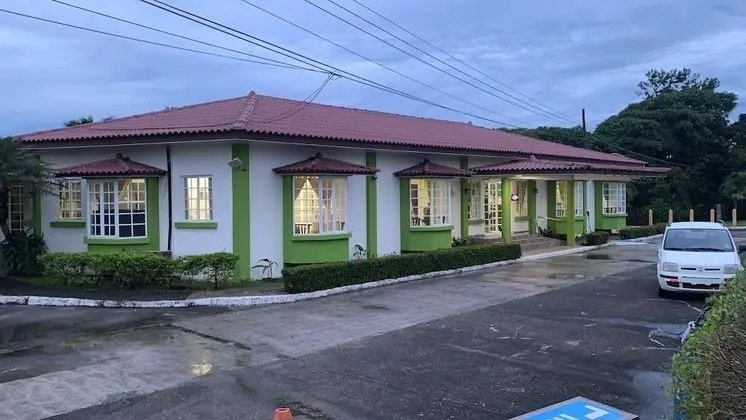 Mi Casa Asi de Grande