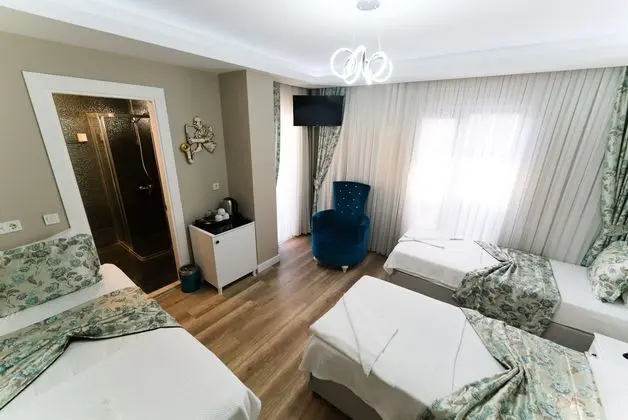 Mic Royal Hotel +12 - Oda