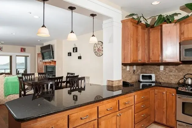 Michael's Beach Place @ Shoreline Ridge - Mutfak
