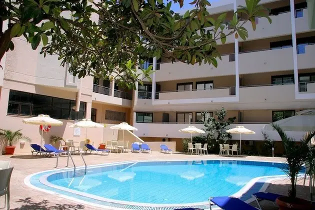 Michel Apartments - Havuz