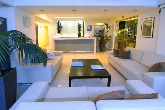 Michel Apartments - Lobi