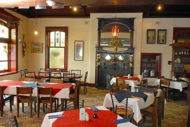 Mickey Bourke's Koroit Hotel - Yerinde Yemek