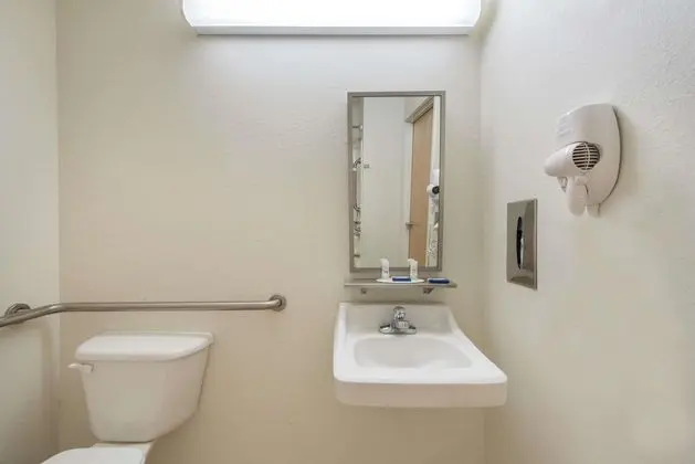 MICROTEL INN & SUITES BY WYNDHAM ALTUS - Banyo Özellikleri