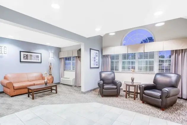 MICROTEL INN & SUITES BY WYNDHAM BATH - Lobi