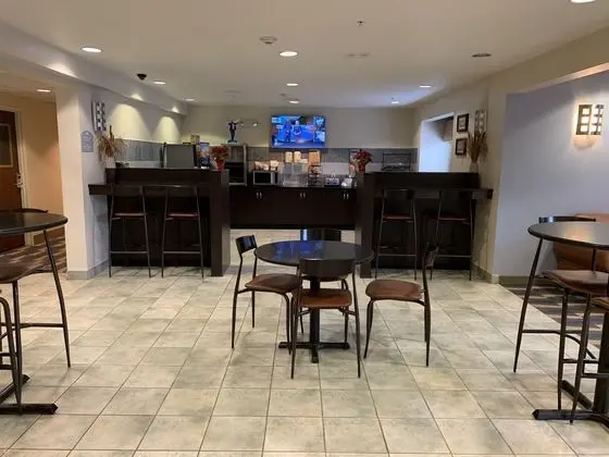 MICROTEL INN & SUITES BY WYNDHAM BATH - Yerinde Yemek