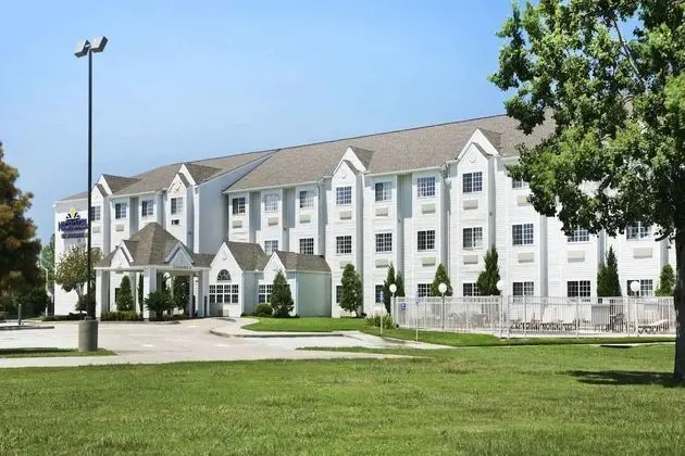 MICROTEL INN & SUITES BY WYNDHAM BATON ROUGE