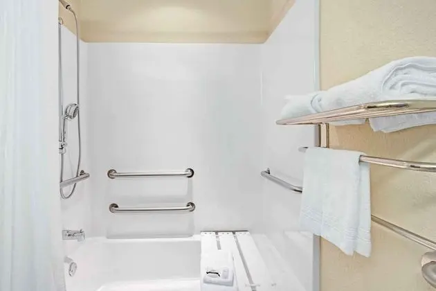 MICROTEL INN & SUITES BY WYNDHAM BROOKSVILLE - Oda