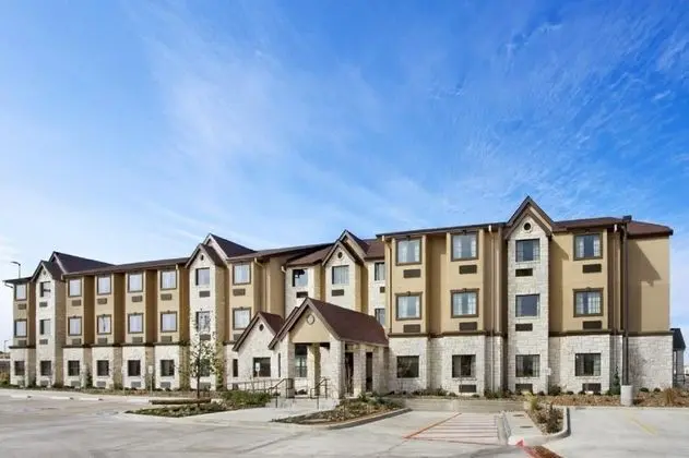 MICROTEL INN & SUITES BY WYNDHAM BUDA AT CABELA'S