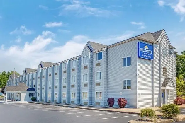 MICROTEL INN & SUITES BY WYNDHAM CHARLESTON SOUTH