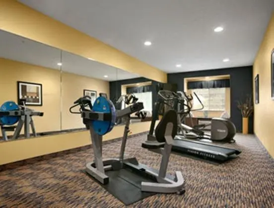 MICROTEL INN & SUITES BY WYNDHAM CHILI/ROCHESTER 