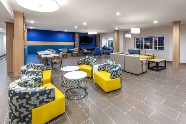 Microtel Inn & Suites by Wyndham College Station - Lobi