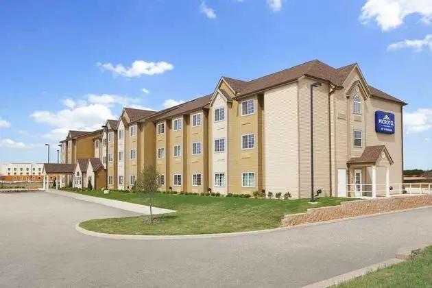 MICROTEL INN & SUITES BY WYNDHAM COTULLA