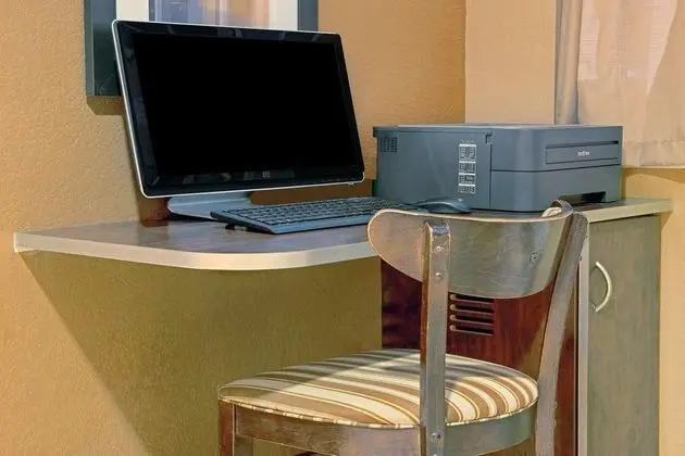 MICROTEL INN & SUITES BY WYNDHAM COUNCIL BLUFFS