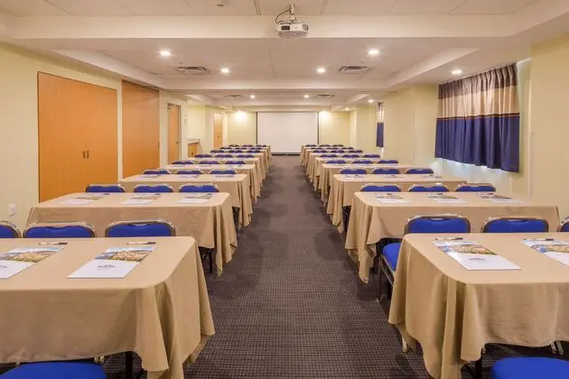 Microtel Inn and Suites By Wyndham Culiacan - İş / Konferans
