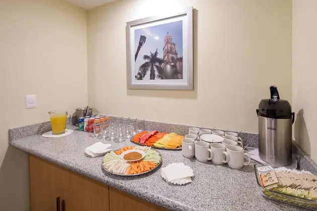 Microtel Inn and Suites By Wyndham Culiacan - Yeme / İçme