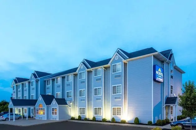 MICROTEL INN & SUITES BY WYNDHAM DRY RIDGE