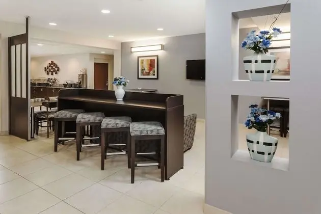 Microtel Inn & Suites by Wyndham Elkhart - Lobi