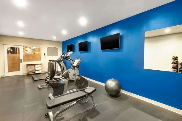 Microtel Inn & Suites by Wyndham Farmington - Fitness