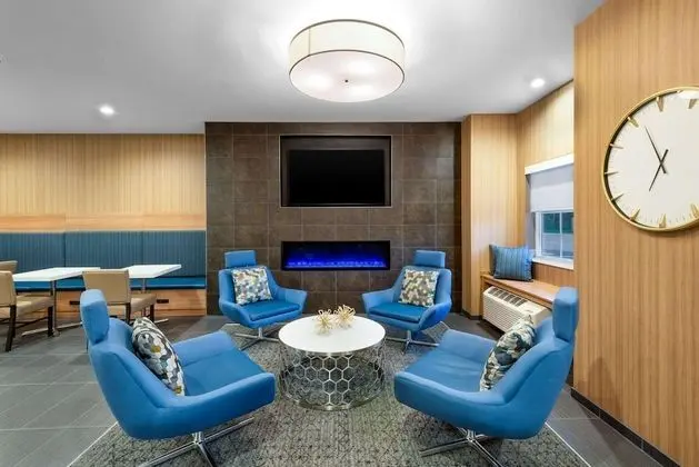 Microtel Inn & Suites by Wyndham Farmington - Lobi