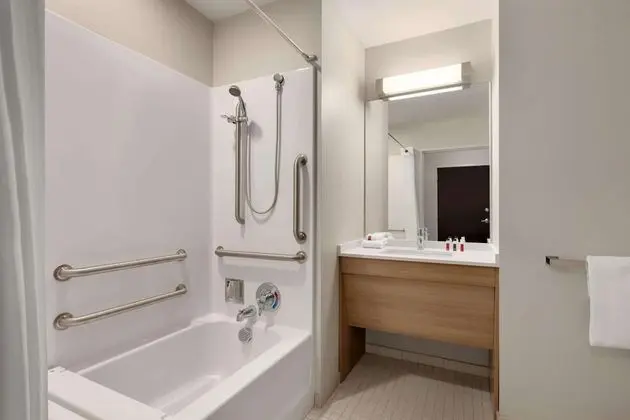 Microtel Inn & Suites by Wyndham Gambrills - Banyo Tipleri