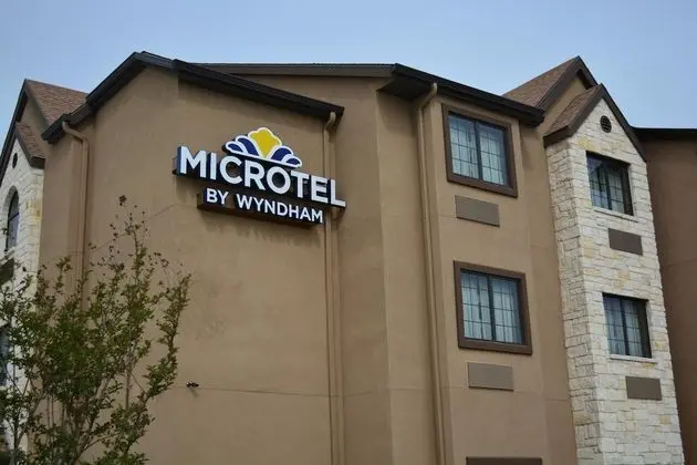 MICROTEL INN & SUITES BY WYNDHAM GONZALES