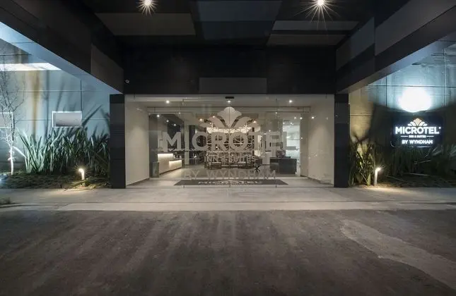 Microtel Inn & Suites by Wyndham Guadalajara Sur - Dış Mekan