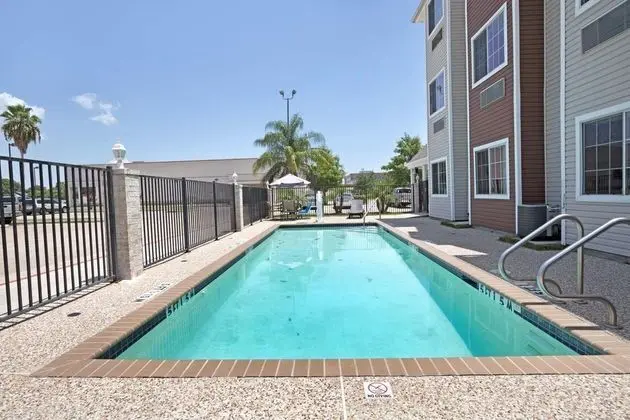 MICROTEL INN & SUITES BY WYNDHAM HOUSTON