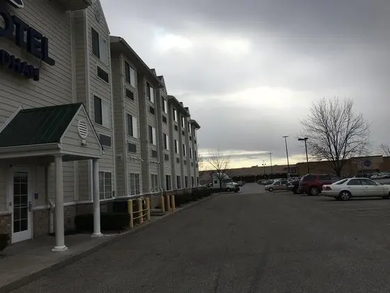 MICROTEL INN & SUITES BY WYNDHAM INDIANAPOLIS AIR