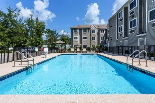 MICROTEL INN & SUITES BY WYNDHAM JACKSONVILLE AIR - Havuz