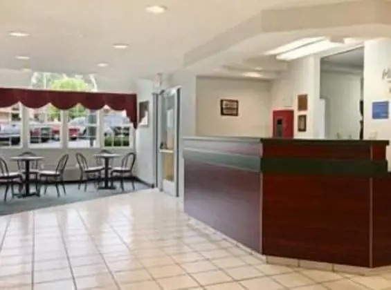 MICROTEL INN & SUITES BY WYNDHAM KANNAPOLIS/CONCO - Lobi