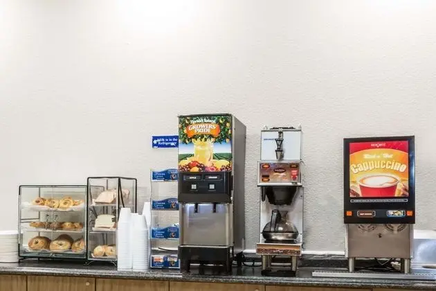 Microtel Inn & Suites by Wyndham Kansas City Airport - Kahvaltı