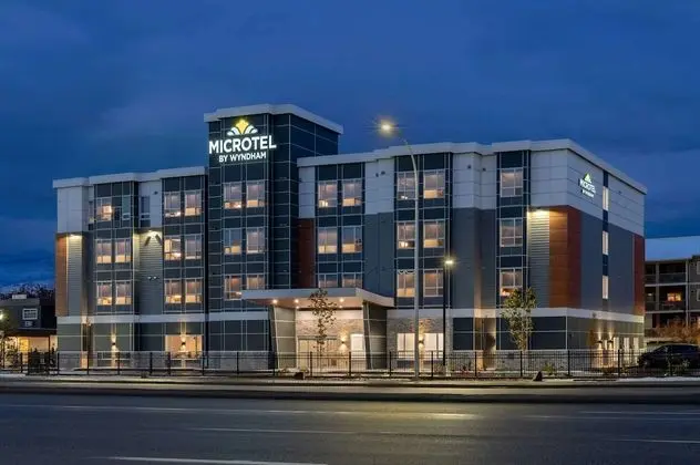 Microtel Inn & Suites by Wyndham Kelowna - Dış Mekan