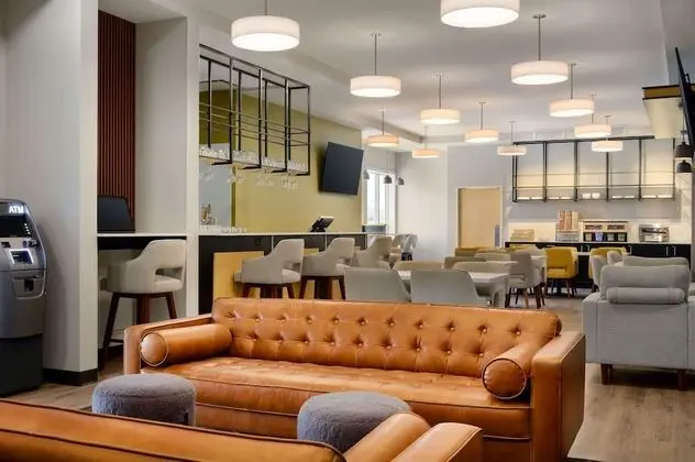 Microtel Inn & Suites by Wyndham Kelowna - Lobi