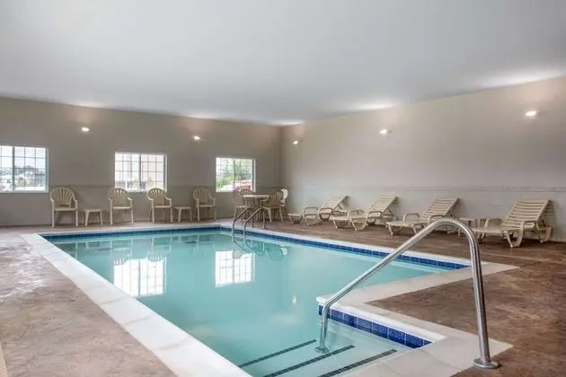 Microtel Inn & Suites by Wyndham Liberty/NE Kansas City Area - Havuz
