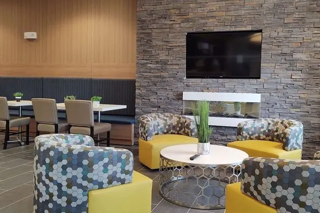 Microtel Inn & Suites by Wyndham Liberty/NE Kansas City Area - Lobi
