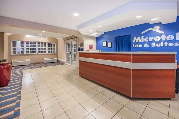 Microtel Inn & Suites by Wyndham Miami - Lobi