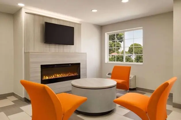 Microtel Inn & Suites by Wyndham Raleigh - Lobi