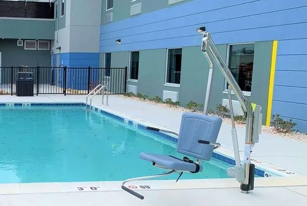 Microtel Inn & Suites By Wyndham Rehoboth Beach - Havuz