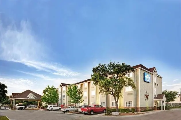 MICROTEL INN & SUITES BY WYNDHAM SAN ANTONIO AIRP