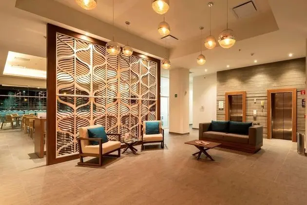 Microtel Inn & Suites by Wyndham - Lobi
