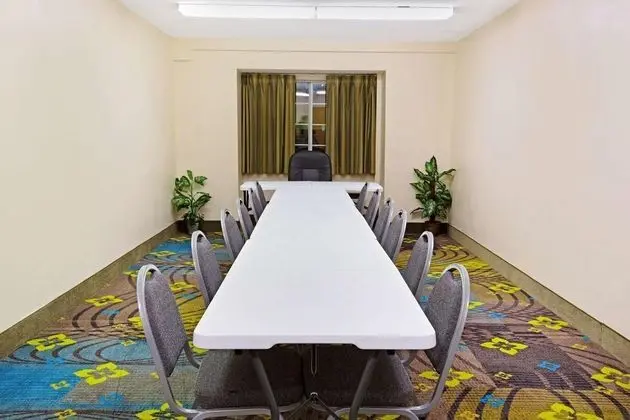 MICROTEL INN & SUITES BY WYNDHAM STATESVILLE
