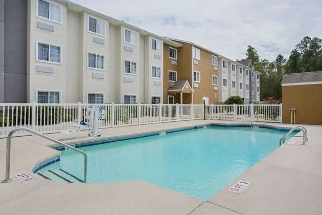 Microtel Inn & Suites by Wyndham Walterboro - Havuz