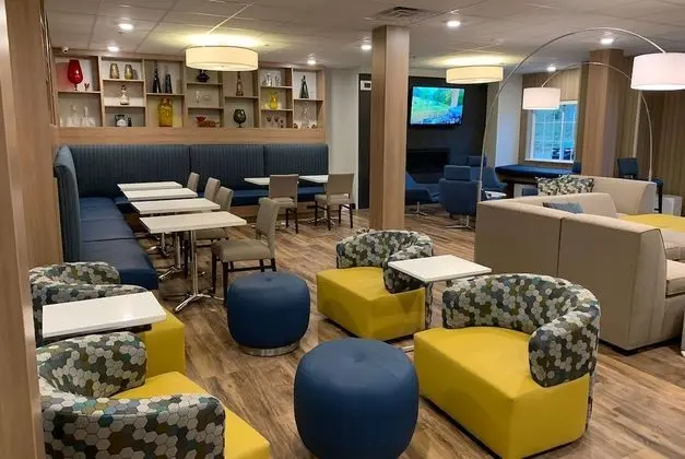 Microtel Inn & Suites by Wyndham Woodland Park - Lobi