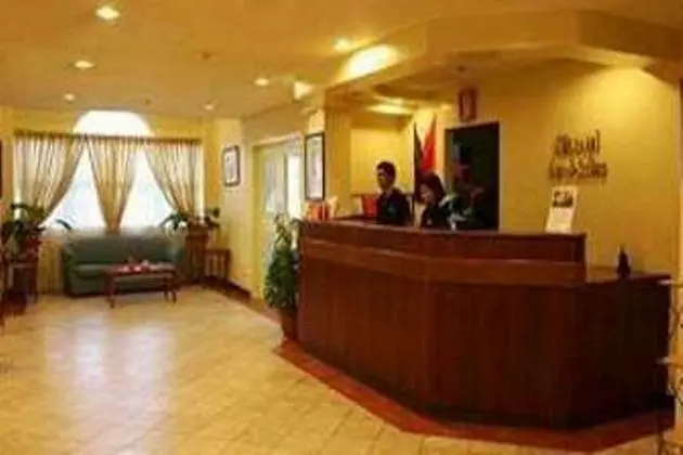 Microtel by Wyndham Batangas - Lobi